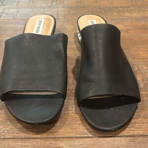Steve Madden Briele slides, Black, size 10 sandals with pearl like heel detail